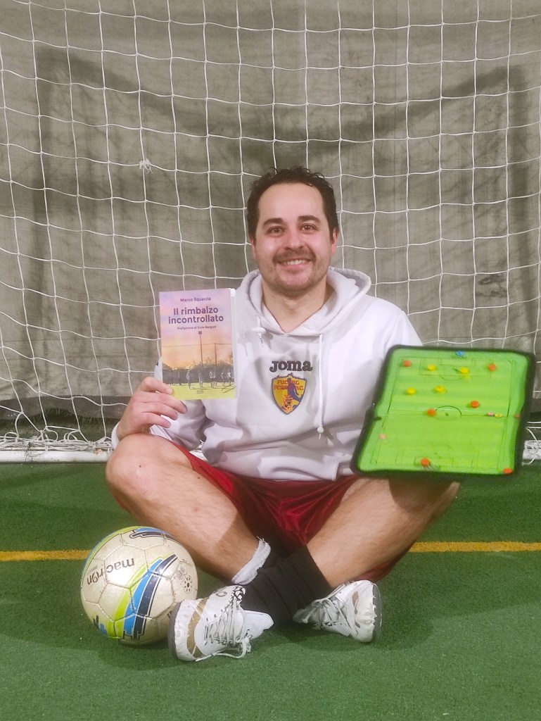 Con questa foto a tema, comunico l' uscita del mio quarto libro personale. Faccio però, diversamente dal solito, uno strappo alla regola: tengo a tutto ciò che creo e scrivo in modo autentico, vero; ma questo libro in particolare, ha qualcosa di speciale. Parla di sport, un genere nuovo per me, ma rivolto sempre a dei ragazzi. Avevo fatto una promessa un giorno a questa "banda" di ragazzi e non potevo deluderli. Qui sono raccolte soprattutto le emozioni come: gioia, delusione, tristezza, rabbia...